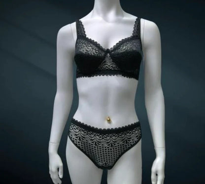 Women’s Black Lace Bra Panty Set